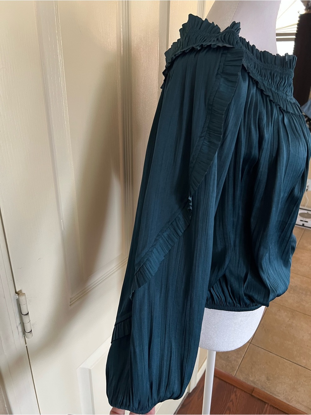 Evereve Amari Off Shoulder Blouse Teal Ruffle Long Sleeve Top Medium - Picture 7 of 10
